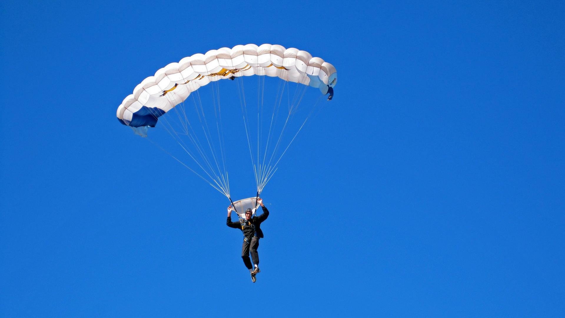 猛龙擒鹕背后，当锡安成为全场唯一的焦点